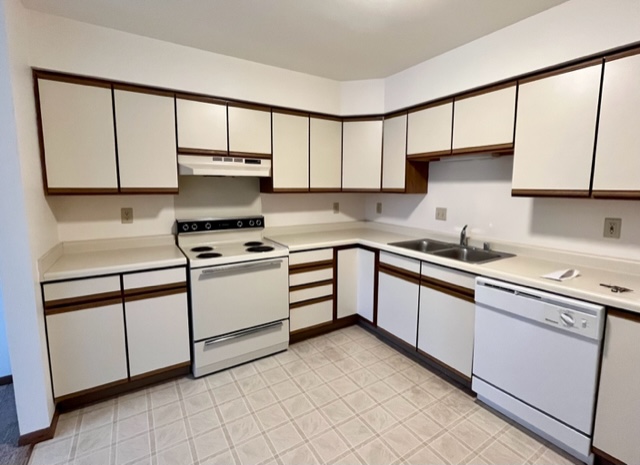 913 Acewood Blvd-210