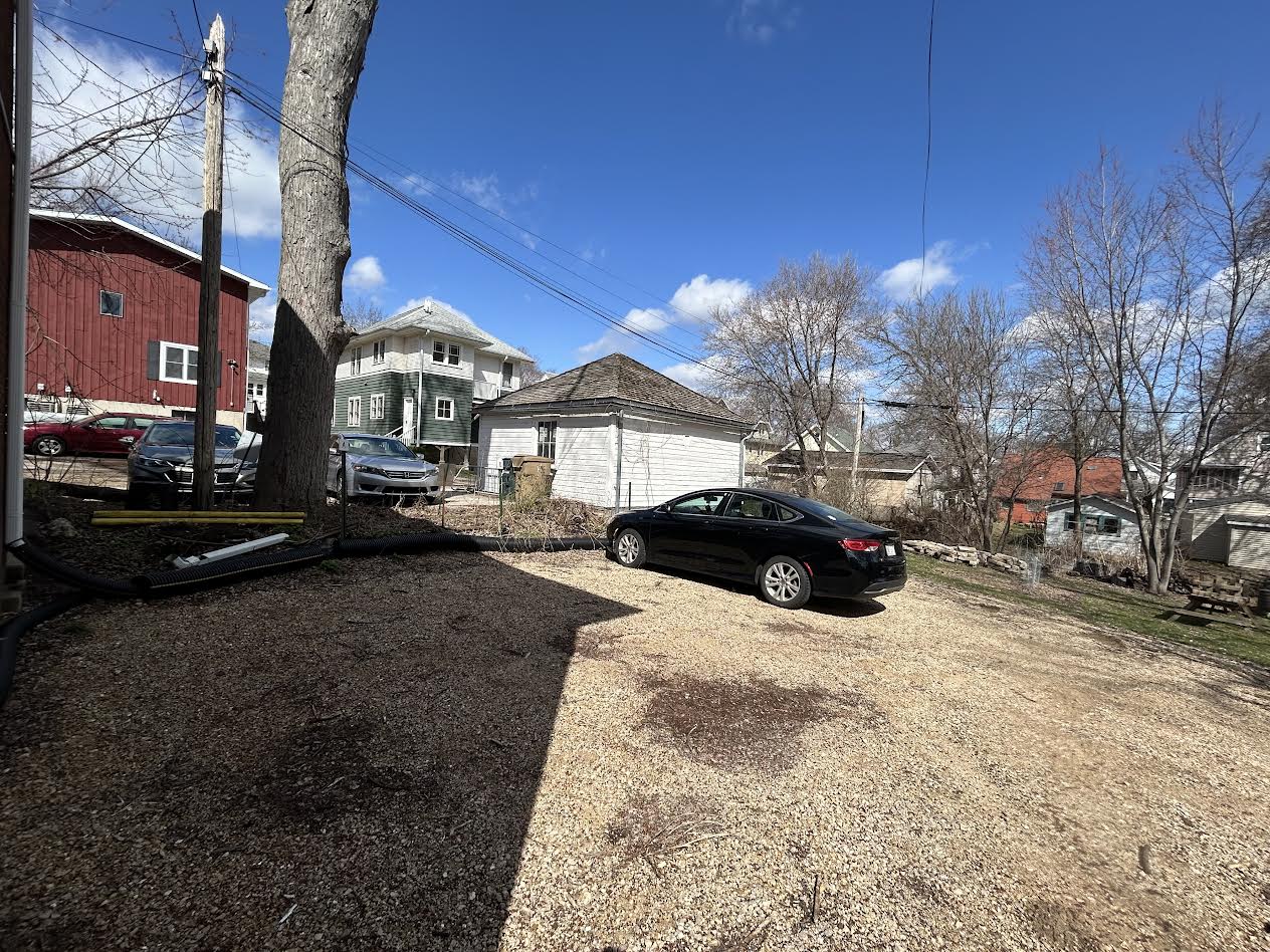 1154 Emerald St - Parking-2