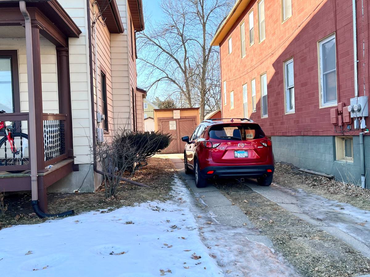 1215 Mound Street - Driveway