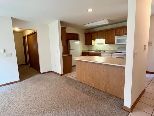 586 North Westmount Drive - 3