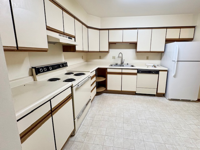 913 Acewood Blvd-211